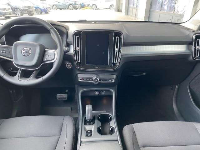 Volvo  B4 AWD Momentum Pro (EURO 6d-TEMP) Klima Navi